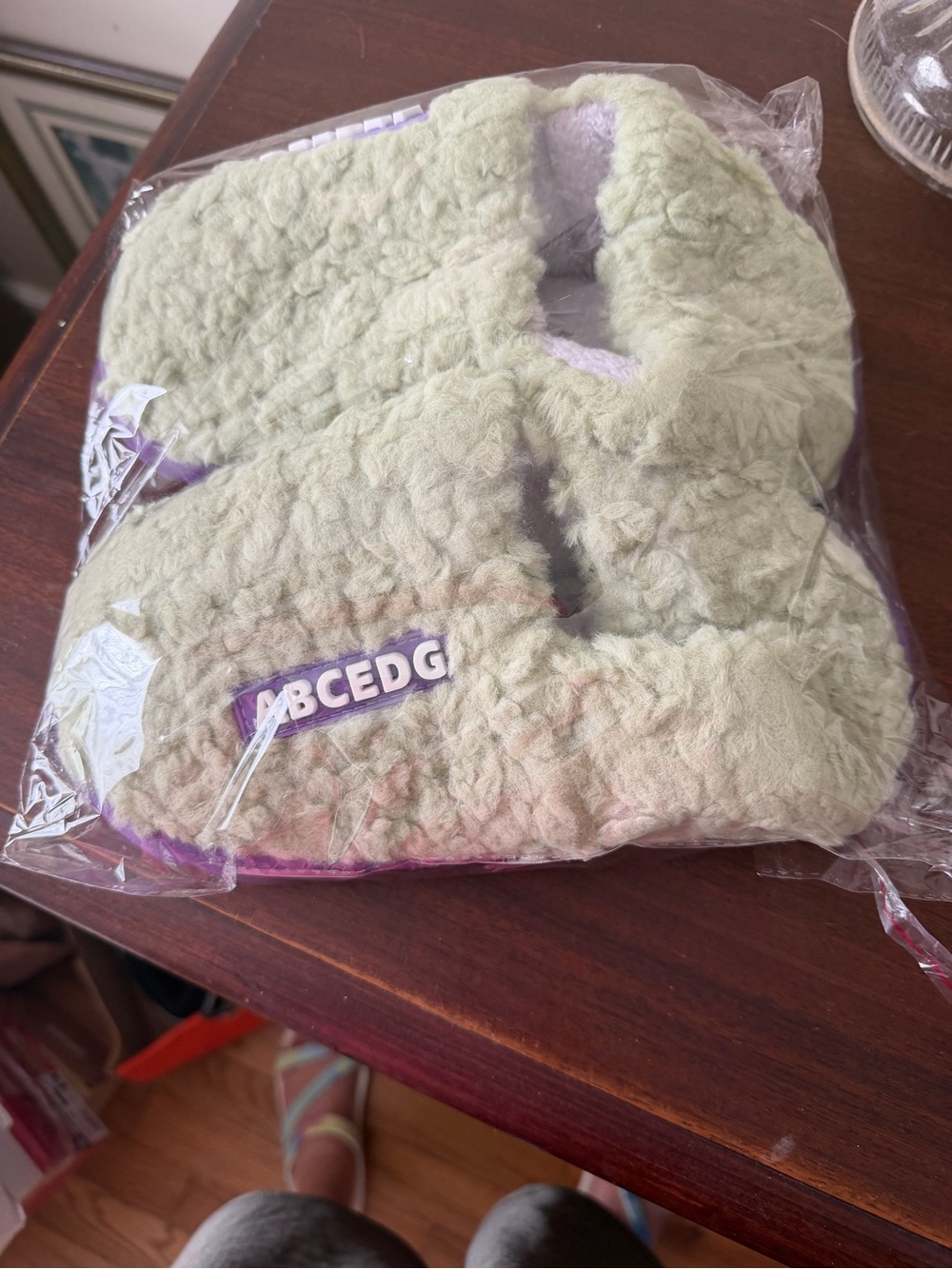Women’s  Plush Slippers - Light Green